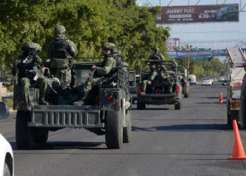 El Jefe de escoltas del hijo de ‘El Chapo’ Guzmán llega a Fiscalía en Ciudad de México
