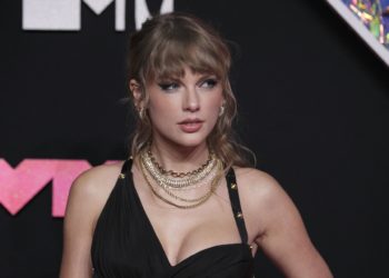 Taylor Swift es recibida en Brasil de brazos abiertos por un Cristo Redentor iluminado