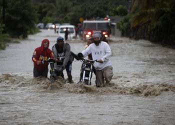 Muertos y miles de desplazados por las torrenciales lluvias en la República Dominicana