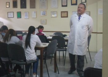 Realizan conferencia sobre Autismo y Pediatría en Facultad de Medicina de la ULA en Valera