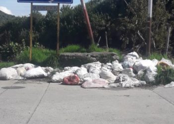 Municipio Miranda: Luces de navidad para adornar basura, huecos y colas por combustible