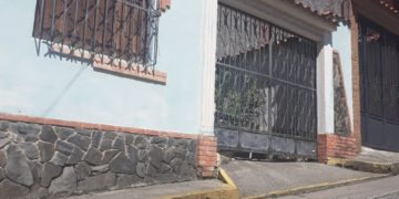 Denuncian que hueco frente al Instituto de Educación Especial en Boconó es un riesgo