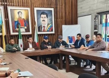 Gobernador de Mérida y Estado Mayor de Hidrocarburos buscan soluciones al problema del combustible en la entidad