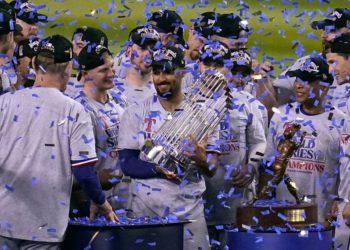 Los Rangers de Texas sacaron el antídoto para vencer a Cascabeles de Arizona en la Serie Mundial