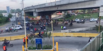 Un paño de agua tibia: En hora y media de protesta motorizados vigienses consiguieron les surtan combustible