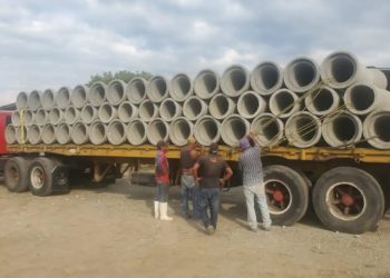 Llega camión con tubos de concreto para continuar reparaciones en Boconó