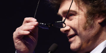 Milei asegura que la compraventa libre de dólares ya no se «persigue» en Argentina