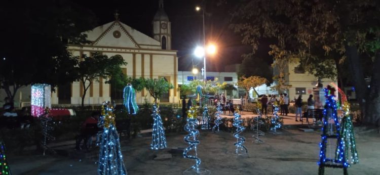 Encendido de luces de Navidad  en Sabana de Mendoza.