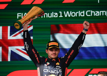 Verstappen recoge su premio de campeón y Alonso el de la ‘Maniobra del año’ en gala FIA