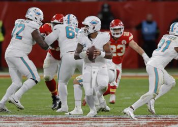 Los Patriots sorprenden a los Broncos en una Nochebuena para los Dolphins y los Lions