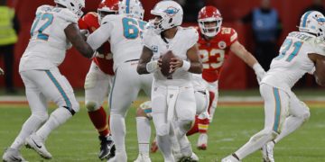 Los Patriots sorprenden a los Broncos en una Nochebuena para los Dolphins y los Lions