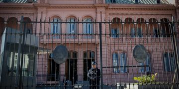 Argentina no renovará 5.000 contratos públicos y revisará un millón de planes sociales