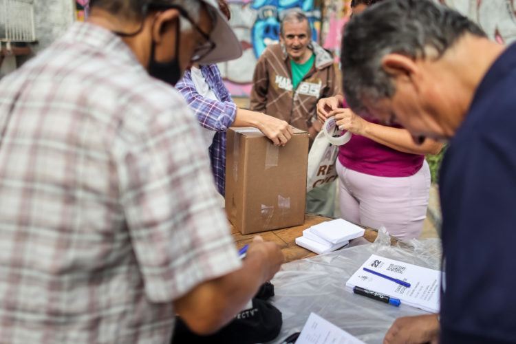 Ciudadanos de Venezuela asisten a puestos de votación, en una fotografía de archivo. EFE/ Miguel Gutiérrez