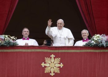 El papa critica el gasto de fondos públicos en armamento en su mensaje de Navidad