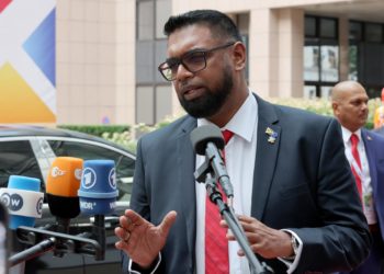 Presidente de Guyana insiste en su compromiso de «relaciones pacíficas» con Venezuela