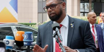 Presidente de Guyana insiste en su compromiso de «relaciones pacíficas» con Venezuela