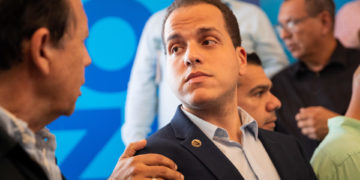 Opositores rechazan órdenes de detención contra tres colaboradores de María Corina Machado