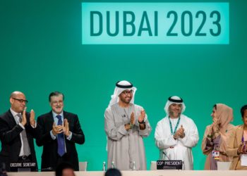 La COP28 cierra con un acuerdo «histórico» que no gusta a todos por falta de contundencia