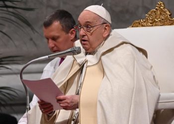 El papa advierte de los peligros de la inteligencia artificial y pide contribuya a la paz