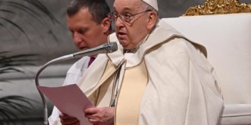 El papa advierte de los peligros de la inteligencia artificial y pide contribuya a la paz