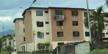 Abarrotada de basura urbanización Las Lomas