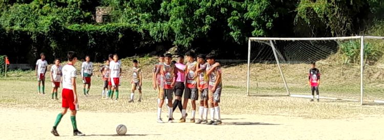 Parte de la décima jornada del futbol menor se jugó en el campo de la urbanización La Beatriz de Valera (Fotos Diraima Colmenares)