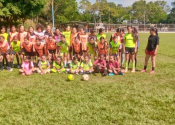 Adolescente boconesa clasifica para la selección trujillana de fútbol