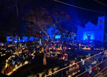 Con 20 000 velas, se elevan 20 000 oraciones y 20 000 esperanzas a la Inmaculada Concepción