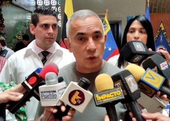 Táchira | Gobernador afirma que hay suficiente combustible pese a las colas