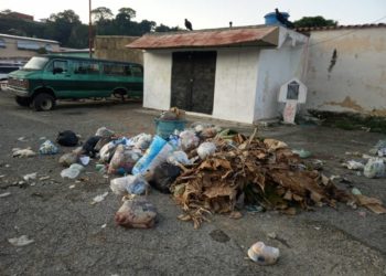 La basura se traga al sector «Las 52 Casas» de San Luis