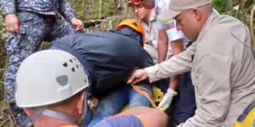 Hombre cae a un barranco de 80 metros vía Laguna de Los Cedros