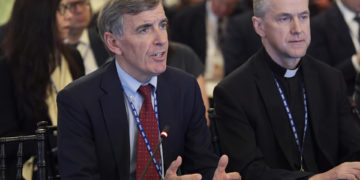 El secretario de Estado británico visita Guyana para ofrecer apoyo en la disputa con Venezuela