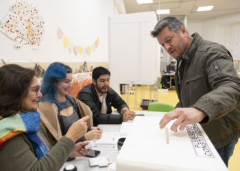 Abren los centros de votación en Chile para el plebiscito sobre la nueva propuesta de Constitución