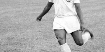 Un Santos en ruinas apela al aura de Pelé para volver a primera división