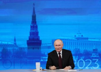 Putin rechaza una pronta paz con Ucrania en su primera rueda de prensa de la guerra