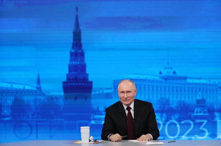El presidente ruso, Vladímir Putin, comparece en Moscú en su primera rueda de prensa desde antes de que comenzara la guerra en Ucrania.EFE/EPA/Gavriil Grigorov