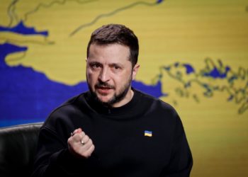 Zelenski agradece la destrucción de otro barco ruso, del que solo quedaría el «esqueleto»