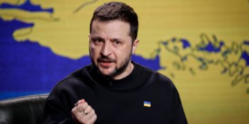 Zelenski agradece la destrucción de otro barco ruso, del que solo quedaría el «esqueleto»