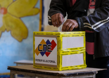 Venezolanos que votan en el referendo confían en que su país ganará la lucha por el Esequibo