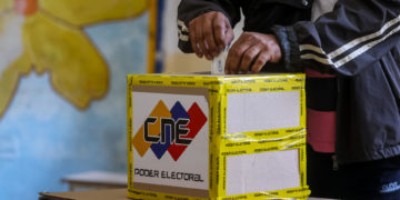 Venezolanos que votan en el referendo confían en que su país ganará la lucha por el Esequibo