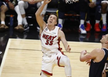122-113. Duncan Robinson sentencia a los Hawks en un último cuarto memorable de 21 puntos
