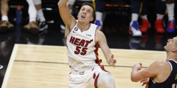 122-113. Duncan Robinson sentencia a los Hawks en un último cuarto memorable de 21 puntos