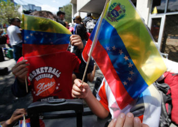 Unos 4.000 venezolanos llegan a Ecuador tras el anuncio de Perú de expulsarlos, según la Defensoría
