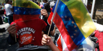 Unos 4.000 venezolanos llegan a Ecuador tras el anuncio de Perú de expulsarlos, según la Defensoría