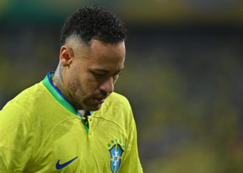 Neymar lamenta el descenso del Santos en la liga brasileña