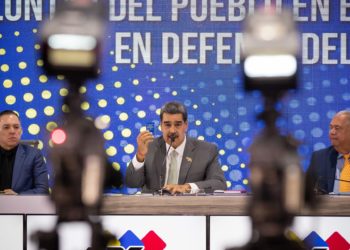Maduro otorgará licencias para explotación petrolera en la zona disputada con Guyana