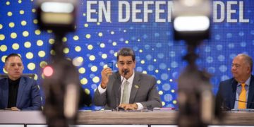 Maduro otorgará licencias para explotación petrolera en la zona disputada con Guyana