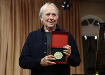 Joan Manuel Serrat cumple 80 años entre premios y homenajes