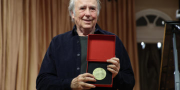Joan Manuel Serrat cumple 80 años entre premios y homenajes