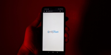 Experta advierte que hay mujeres obligadas por sus parejas a crear contenido en OnlyFans